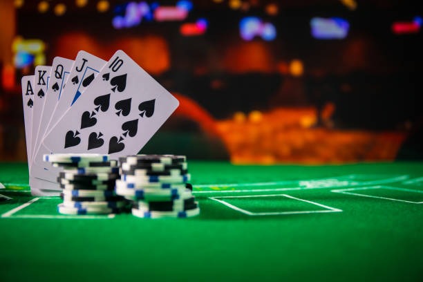 Live dealer managing American Roulette table at aksara88 studio